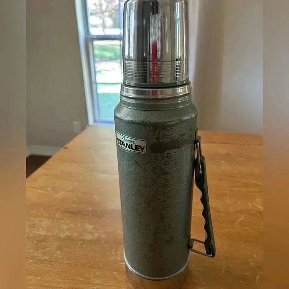 Vintage Stanley Aladdin Vacuum Thermos
A-944DH Quart With Pour Through Lid USA - Picture 5 of 11